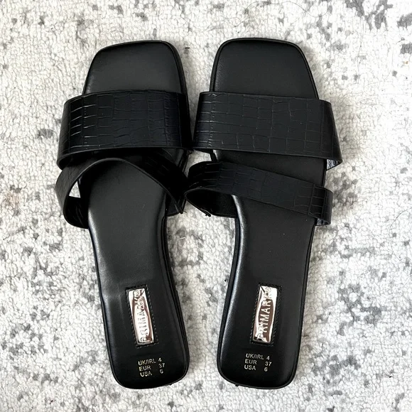 Black Flats - Picture 2 of 2